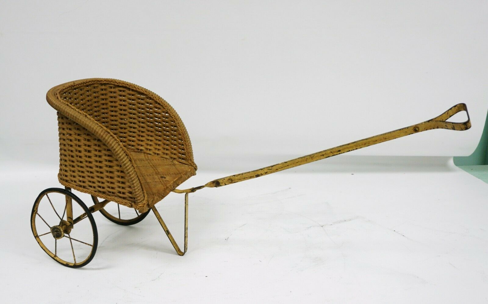 Antique Hedstrom-union Wicker Baby Doll Carriage Pram Stroller Buggy Pull Toy